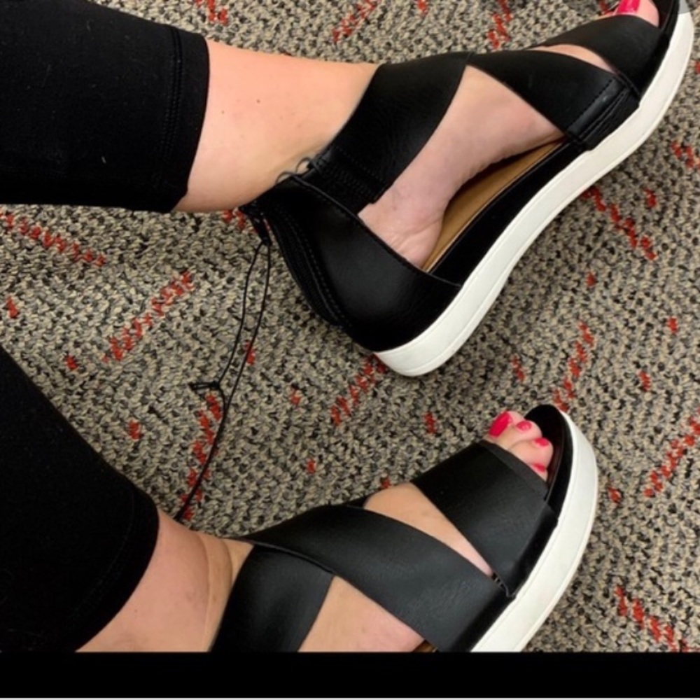 Black wedged sandals